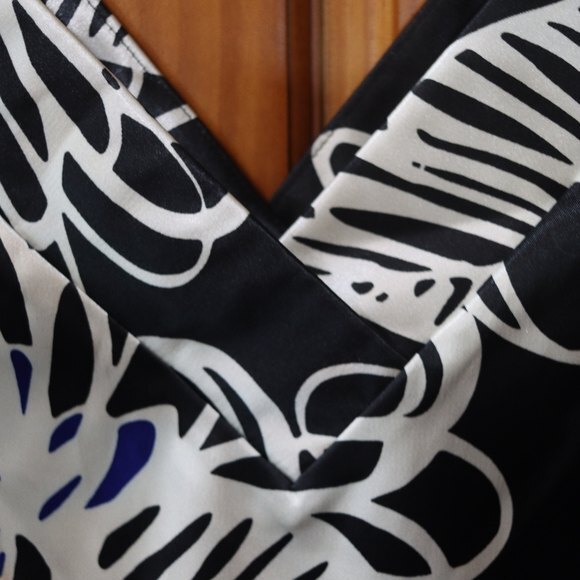 Maggie London Black White Seaside Floral Midi V-Neck Dress 12 Semi-Formal Spring - Picture 5 of 13